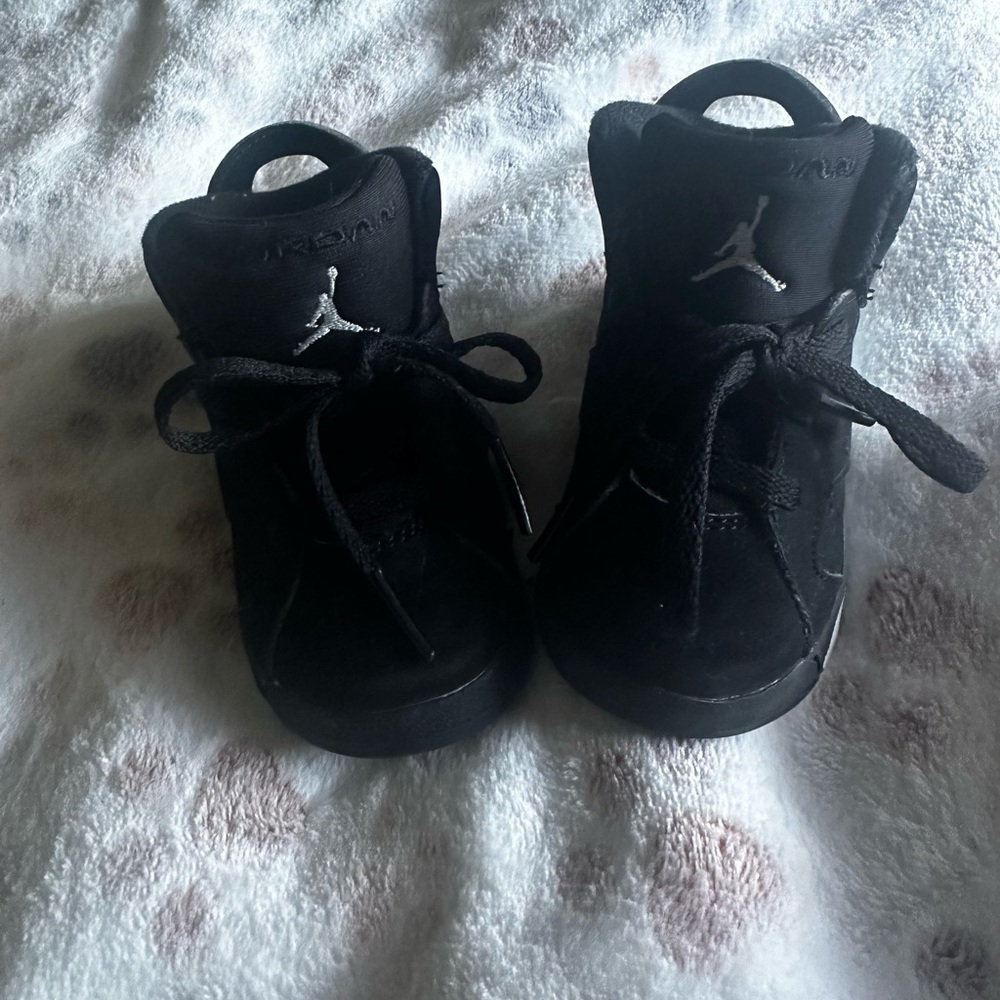 Jordan Kids 🎈 Air Jordan 6 "Chrome" suede sneakers,size 6c